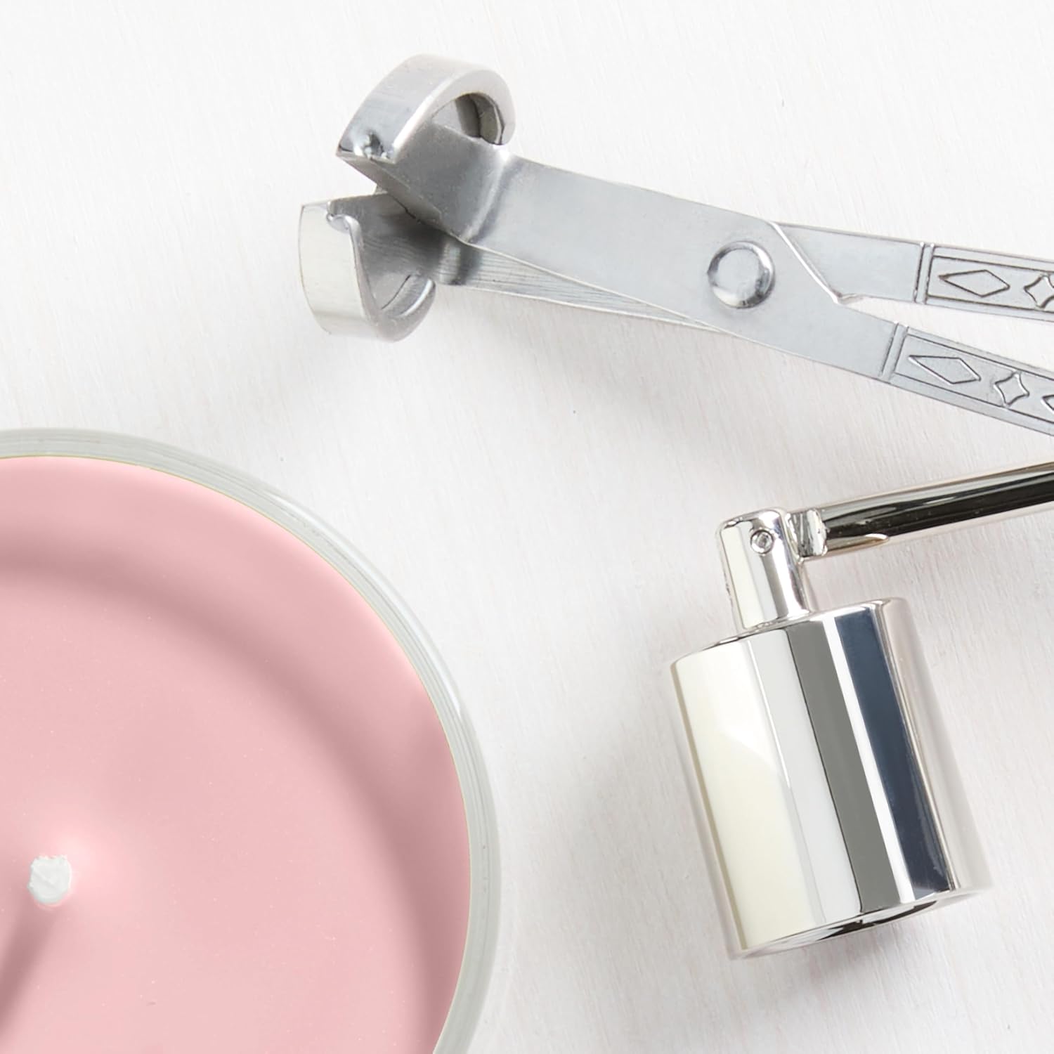 Yankee Candle Fresh Cut Roses, Scented Candle, 22oz Large Jar with up to 150 Hour Burn Time, Giftable